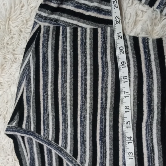 Women's American Eagle Soft & Sexy Plush V- Neck Sweater Sz. XL - Picture 4 of 11